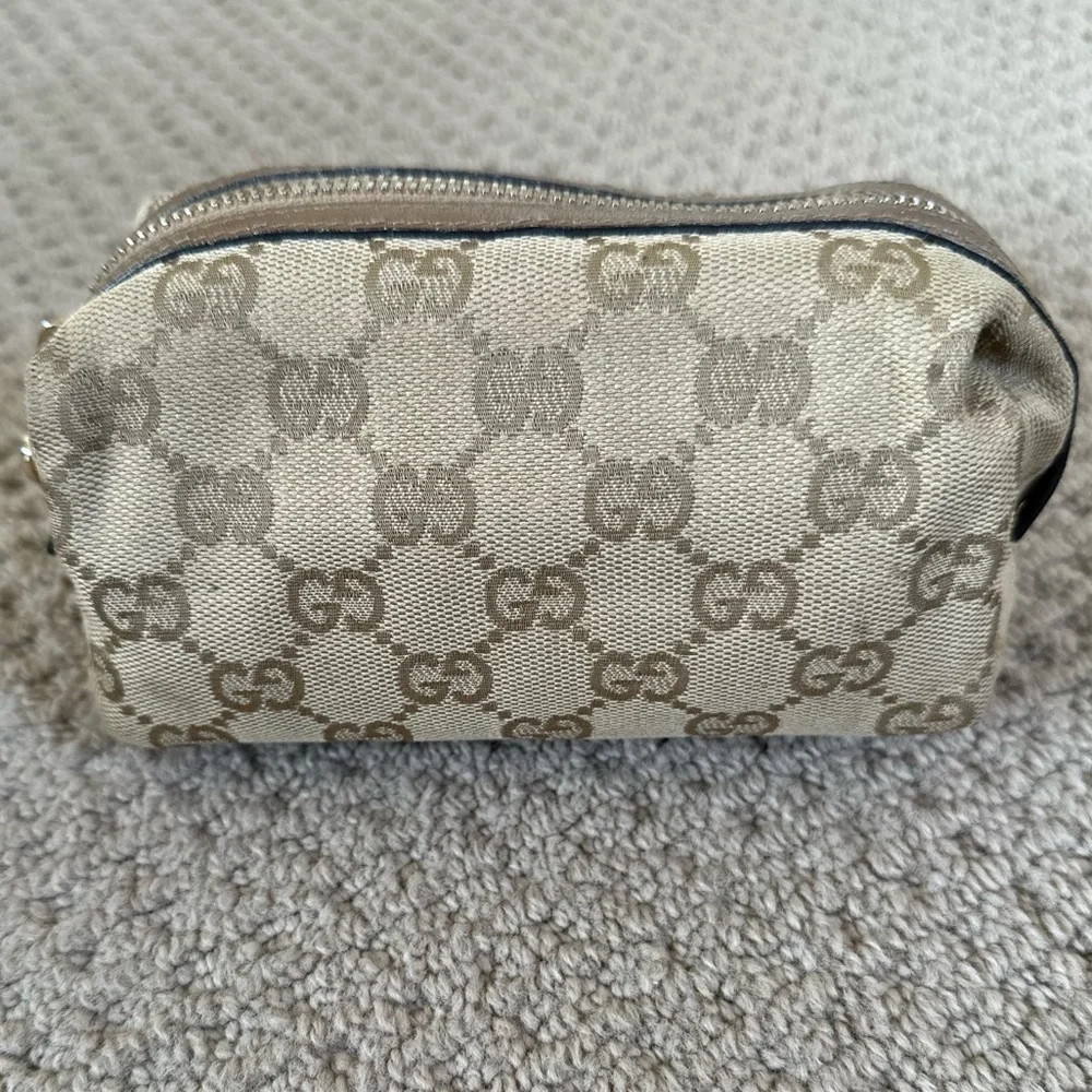 Authentic Y2K Vintage Gucci Brown Logo & Heart Gold Charm Zippered Makeup Bag - Picture 6 of 17